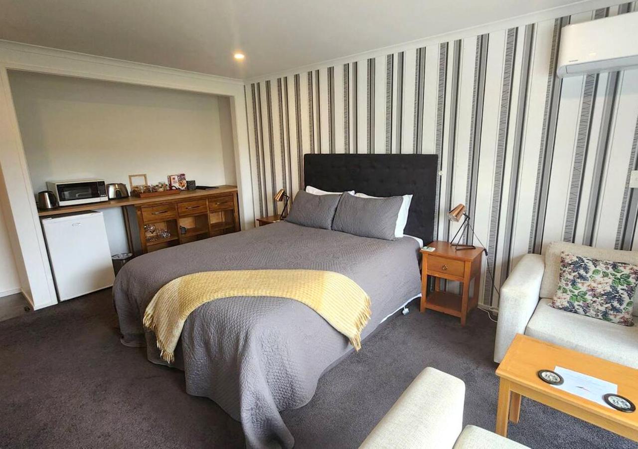 オハクネ トンガリロ スイーツ Bed & Breakfast エクステリア 写真