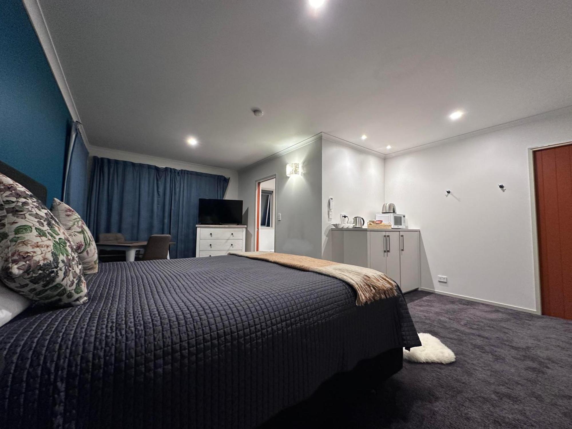 オハクネ トンガリロ スイーツ Bed & Breakfast エクステリア 写真